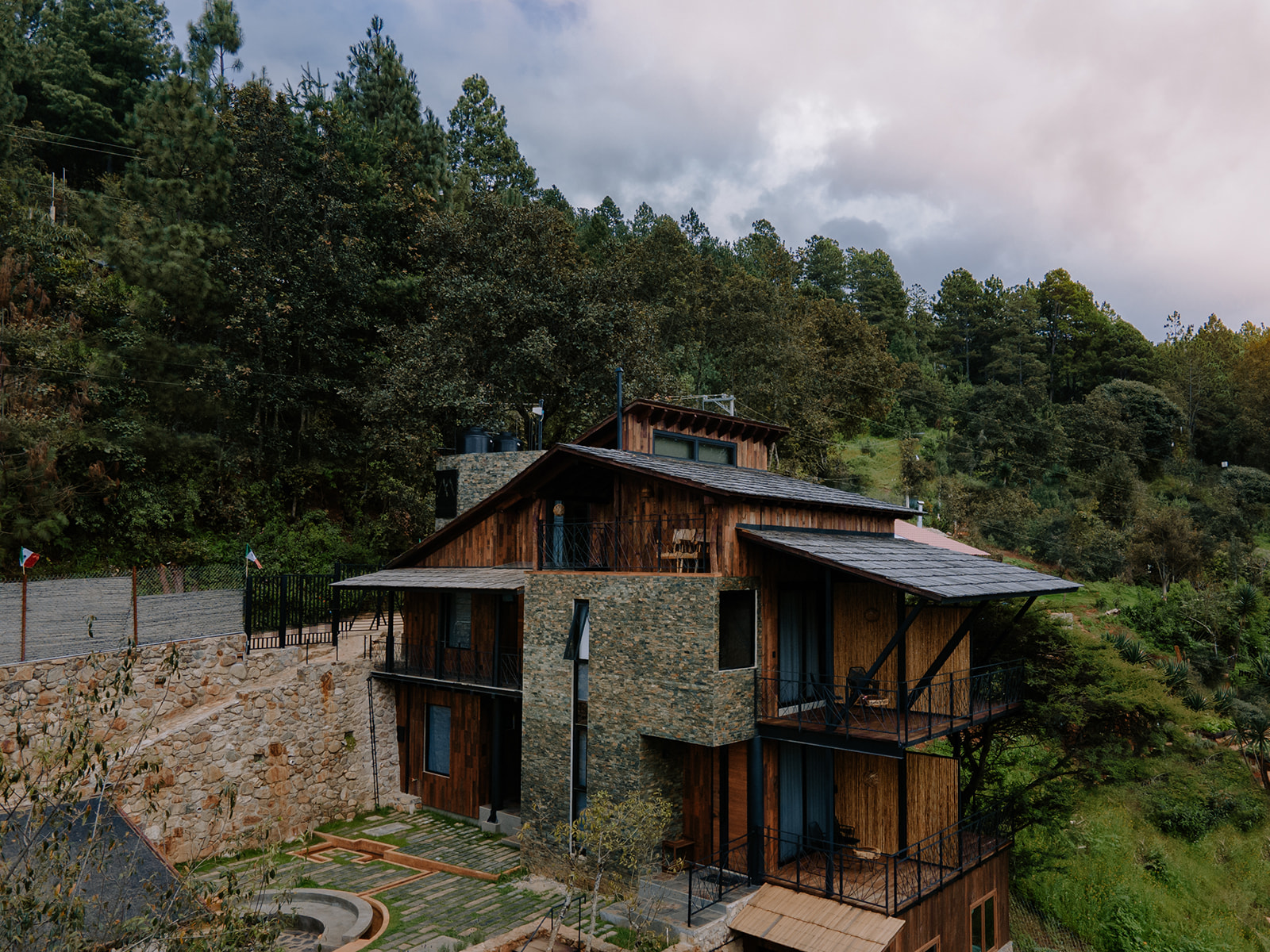 Cabañas de Campanario en el bosque